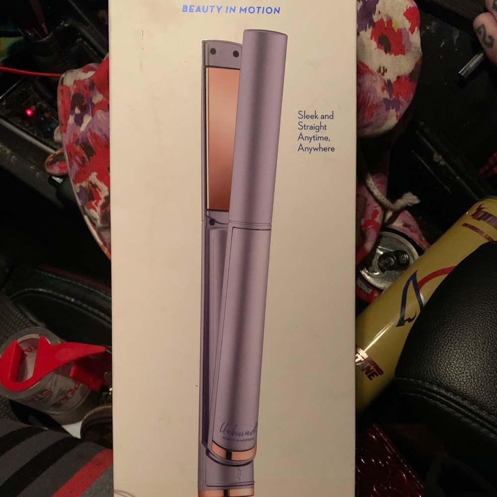 Conair Unbound Beauty in Motion Hair Straightener